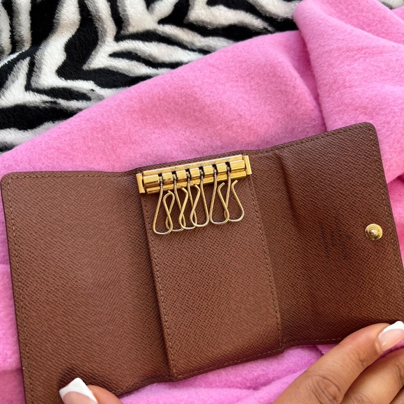2022 Louis Vuitton 6 Key Holder - Picture 3 of 4